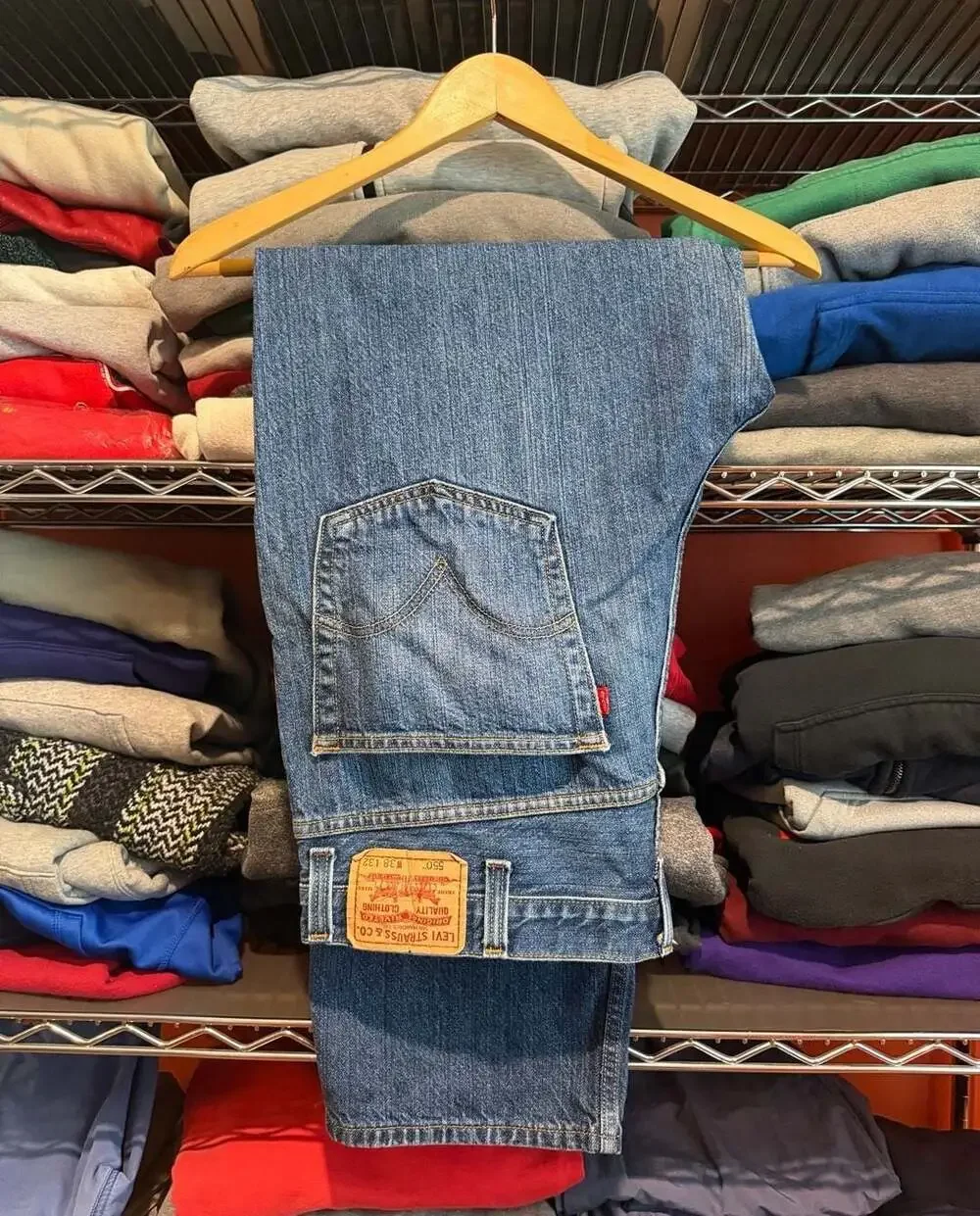 Y2K Levi's 550 Relaxed Fit Blue Jeans Size 38x32 Faded Wash